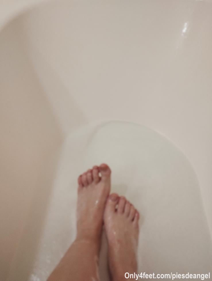 ¿quieres vernos jugando en la bañera? 💋🧼😜