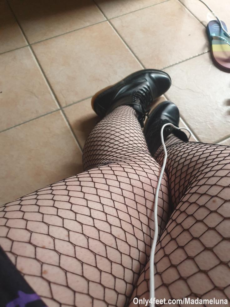 Ai primi 50 abbonati regalo qualcosa di mio, portato è strano usato…
Indovinate cosa????🥰🥰🥰🥰