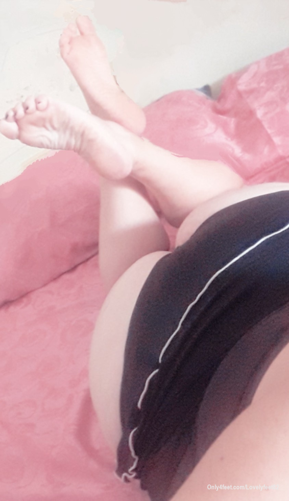 Alcuni uomini sanno come far ricordare alle donne che siamo il sesso più bello. Sanno come strofinare i piedi carini e smaltati