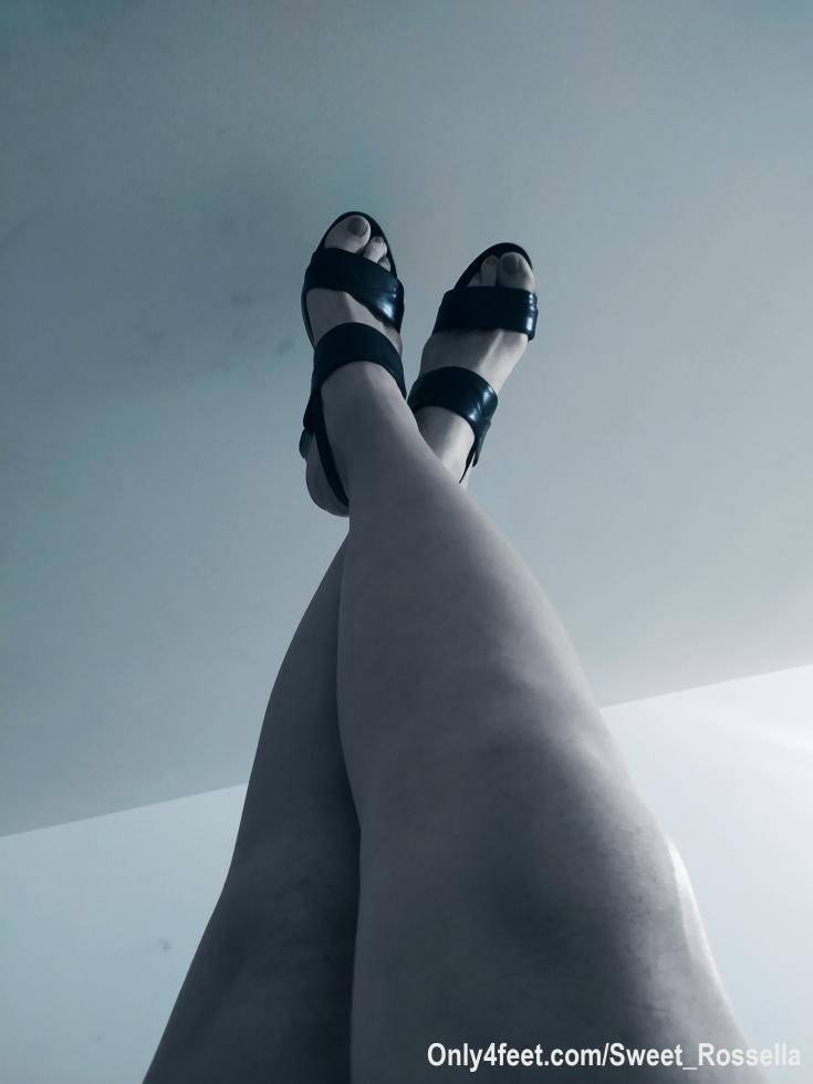Party🤩 #tacco
#sandalo #pelle #nero
#hot #piede #piedi #piedini