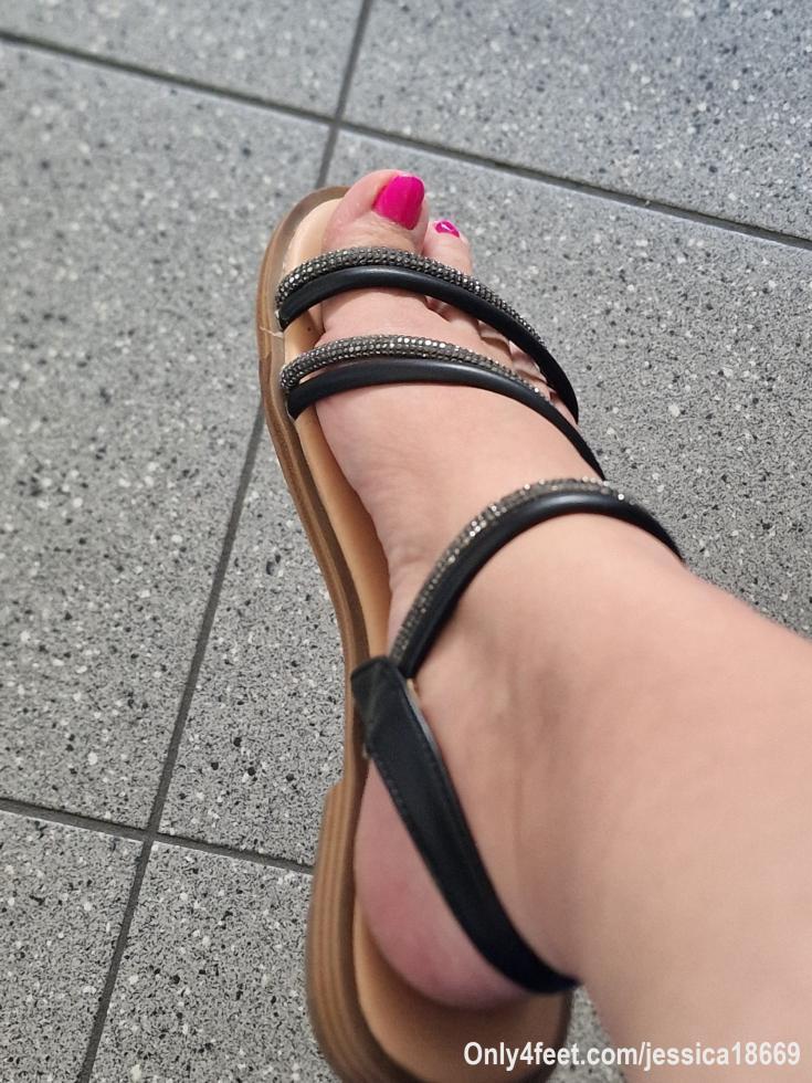 New nail polish... who wants to see better? 😏😈🔥