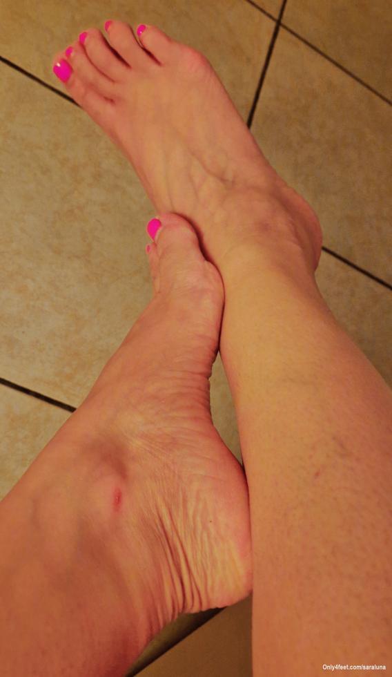 Come vorrei un bel massaggio ai miei piedi cosi stanchi.... 🥰 chi si offre? 🥰