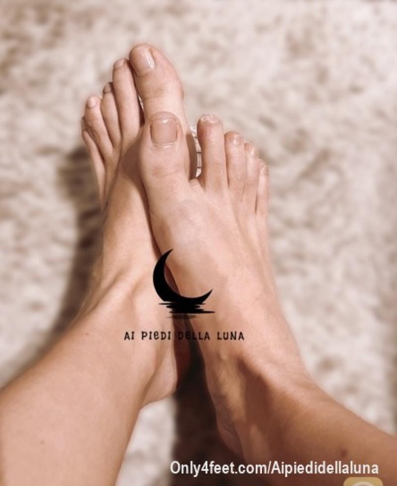 Piedi nudi per Voi amici … ai piedi della luna è scatenata