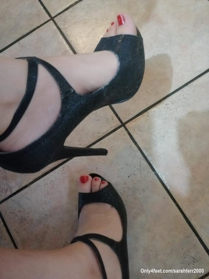 Per questa sera possono andare bene? 
Ditemi voi 😘

#nailpolish #serata #tacchi #highheels