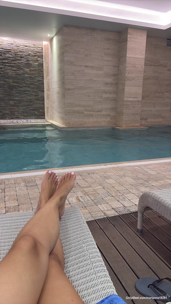 Oggi pomeriggio relax in piscina dopo lavoro , ma avevo bisogno proprio di un bel massaggio … 🥲