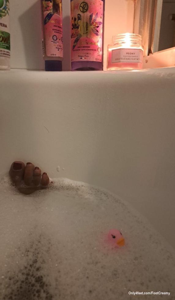 FINGER 🔥
FETISH GIRL
Creamy or.. 💦?
PISSING,FOOTBJOB and MUCH MORE.. 
You can see 🫦