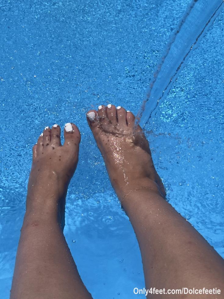 Ecco il mio pomeriggio in piscina 
💦💦💦
