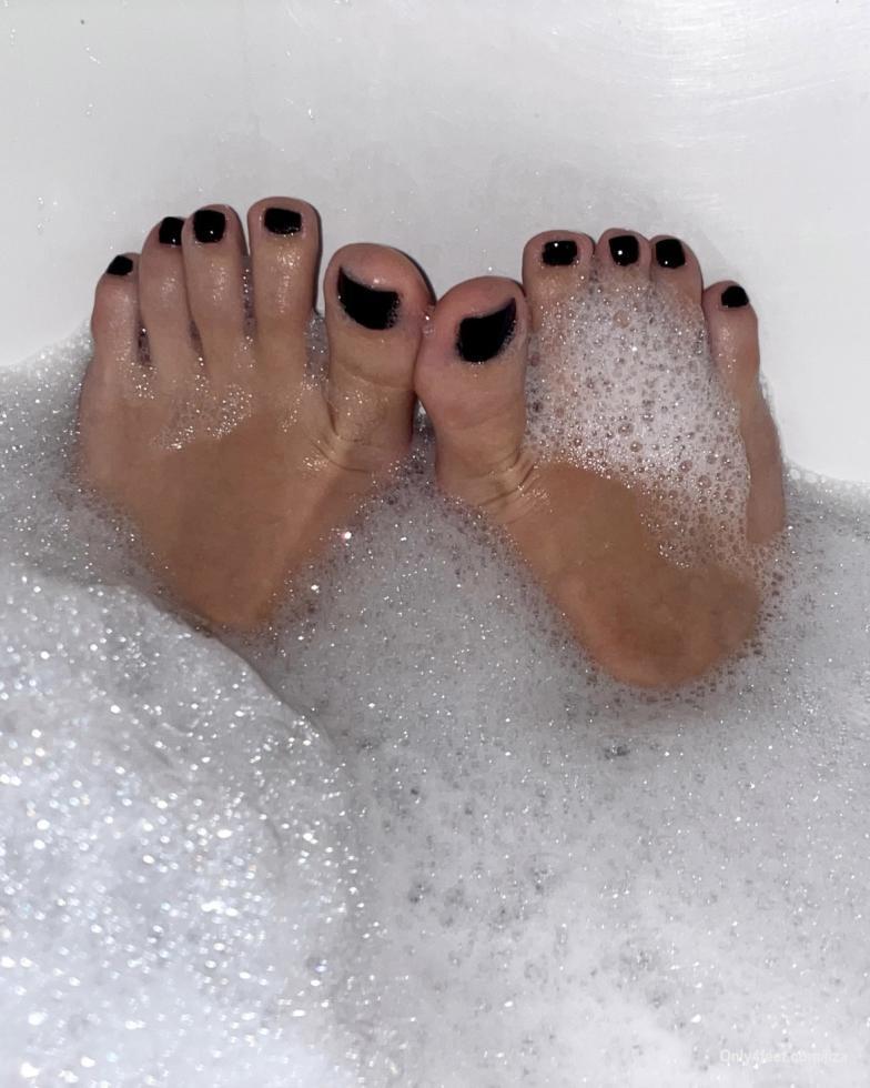 Ho proprio bisogno di rilassarmi, qualcuno viene a massaggiarmi?😘 

Abbonati per altri contenuti, non vedo l’ora di ricevere le tue richieste🤭