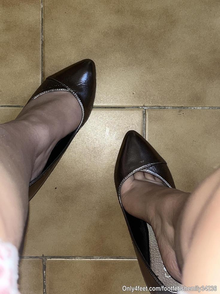 🌸 Ciao! questo è il mio primo post qui.

Voglio condividere con voi la bellezza dei miei piedi femminili: curati, eleganti e pronti per chi sa apprezzare i dettagli. 👣
Porto un 39 e ogni scatto è pensato con cura per mostrare armonia e stile. ✨
Mi piacerebbe davvero avere persone curiose che si uniscano al mio spazio e scoprano di più. 💫

Grazie per essere qui💕