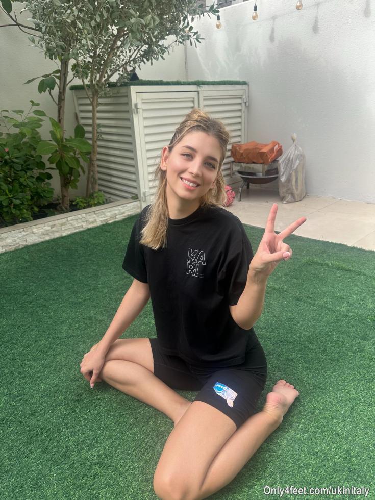 Quick poll, mates: who among you is on Twitch?
Please give it a like.
Lately, I've been thinking about moving there and doing live streams for you.😉😉😉👣