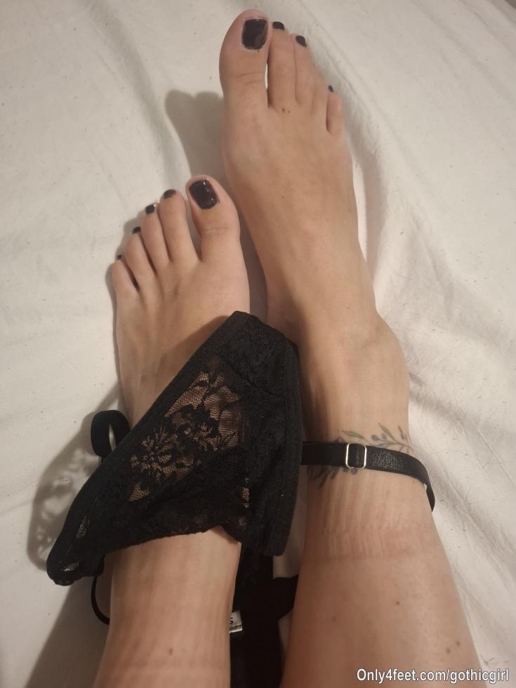 I'm new here, hello everyone 🫠 come visit me if u want