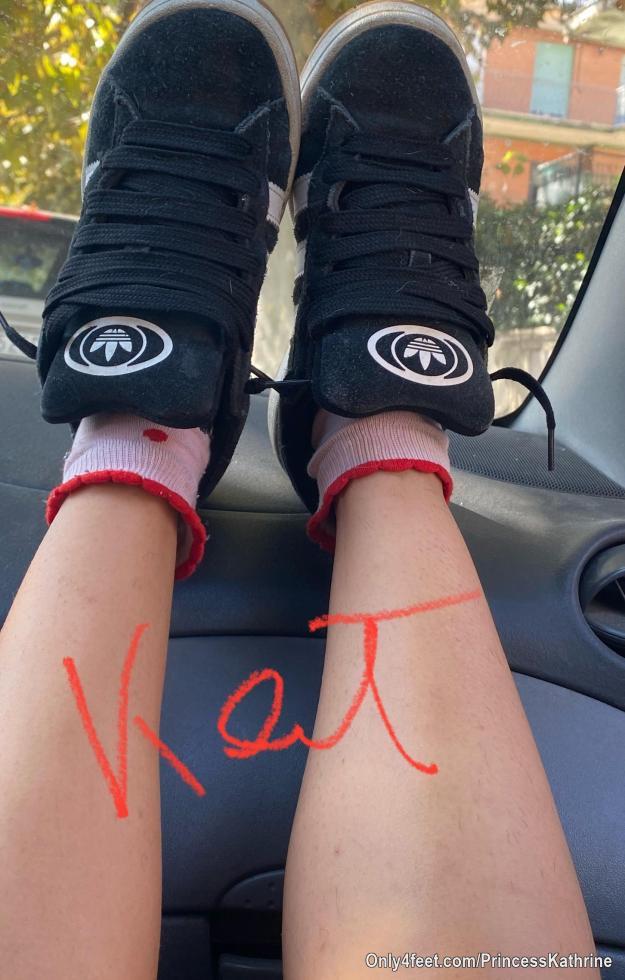 Good morning #shooes#ecampus
#beautifulfeet#sockssexy