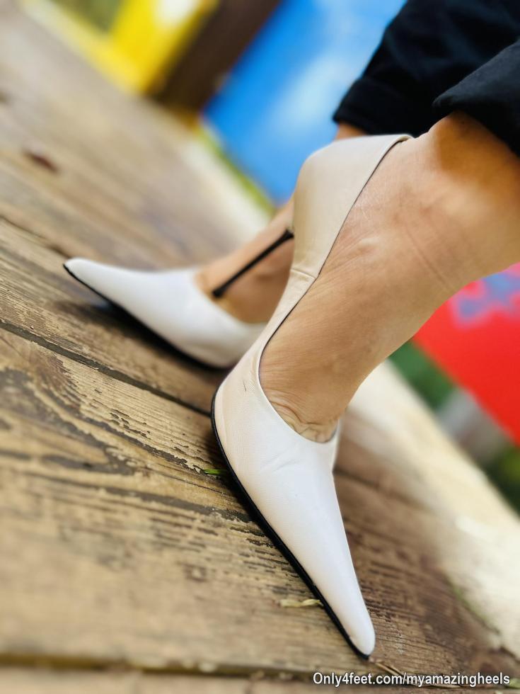 You don’t need to wear a miniskirt or stockings to turn men’s heads... a pair of white, pointed heels is all it takes...