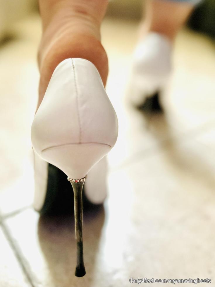 I love high, sharp stiletto heels... and these pointed-toe shoes are truly magnificent for my taste...