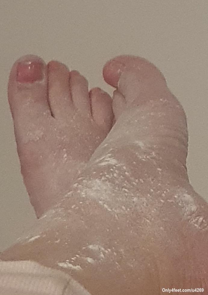 Tanto ,tanto borotalco ...Come zucchero a velo sulle ciambelle ,ma molto più setoso e profumato ...