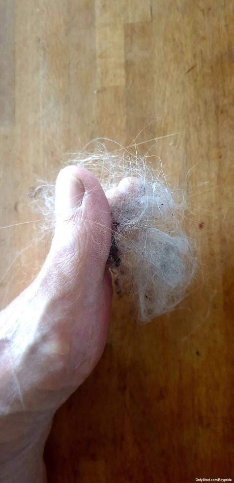 Se vuoi vedere i miei piedi giocare sporco...

If you want to see my feet play a dirty game...

https://only4feet.com/Boypride/post/4247