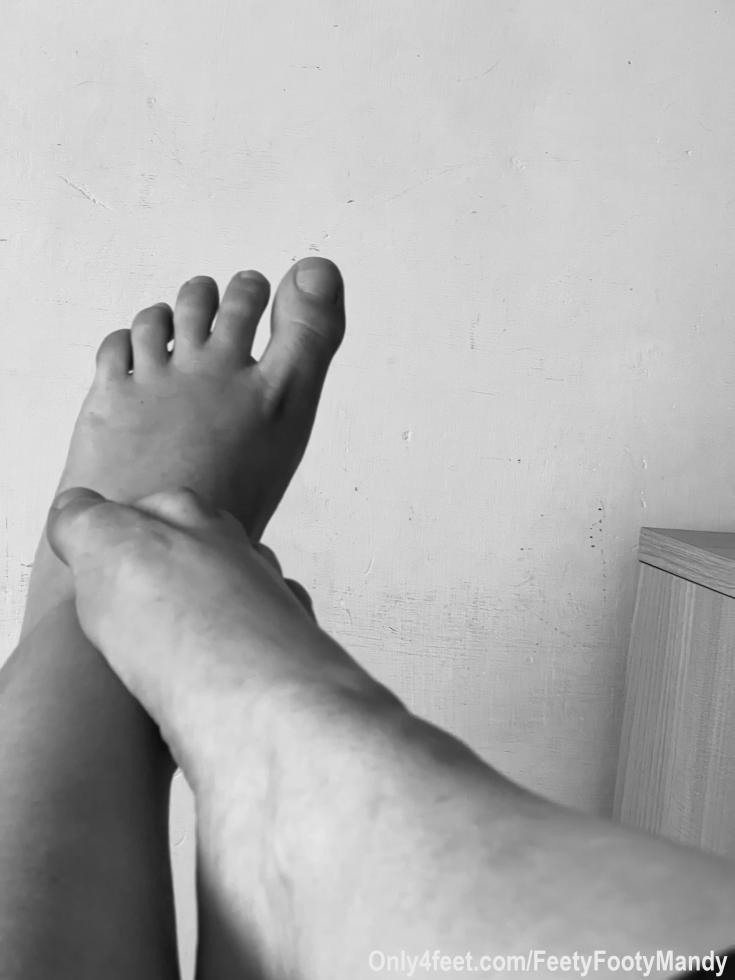 My feet are art 🎨🖌️
La prima foto non si scorda mai.