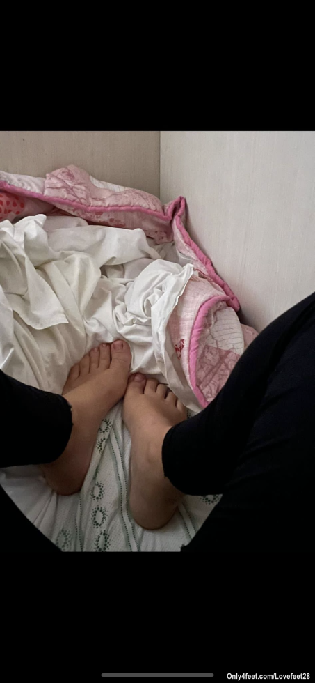 Piedini naturali come piacciono a voi,più sono naturali più sono sexy 👅👄