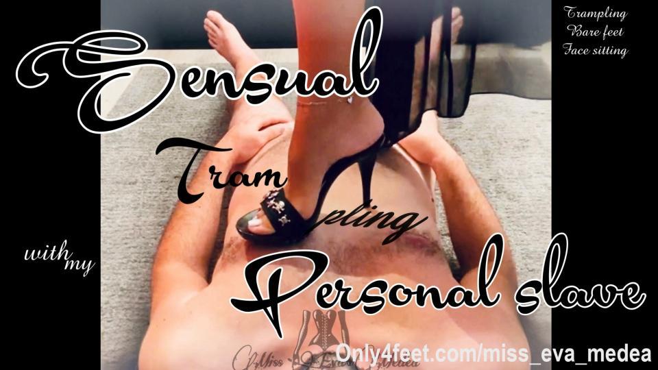 Un lento e sensuale trampling con il mio schiavo personale che termina con un face sitting... il trailer è gratis per gli abbonati per gli abbonati😏