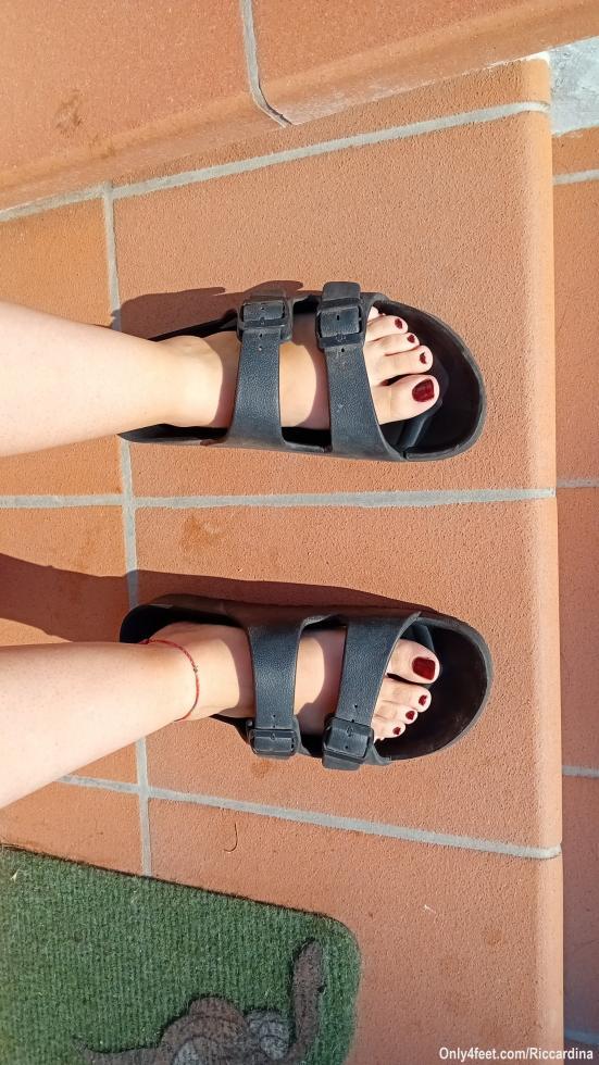 Provo scarpe MOLTO più grandi di me 🤣
🇬🇧 I try on shoes MUCH bigger than me 🤣