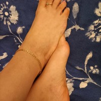 Helena feet